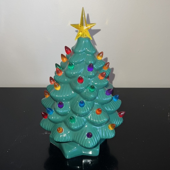 Ceramic light up Christmas tree - Picture 1 of 10